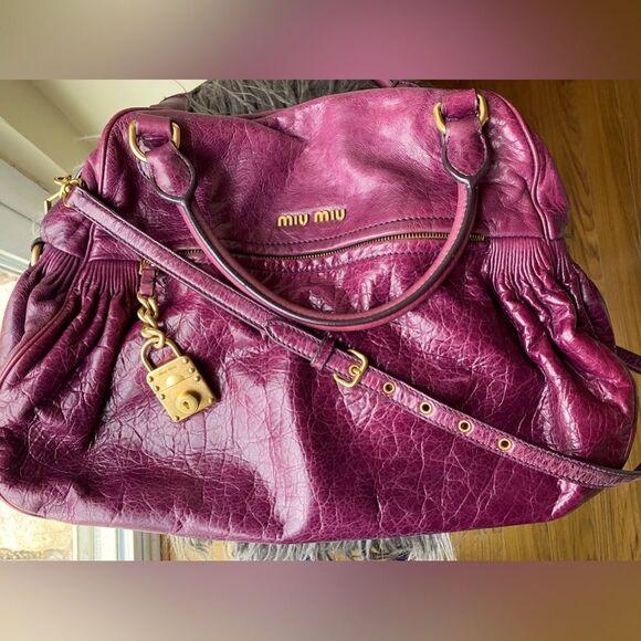 AUTH Miu Miu purse. Gold hardware all 100% leather. Miu Miu the cousin of Prada - Picture 1 of 7